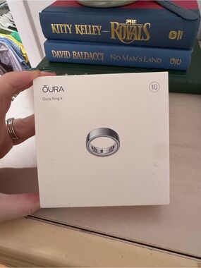 Oura Ring 4 Smart Ring — Silver Finish